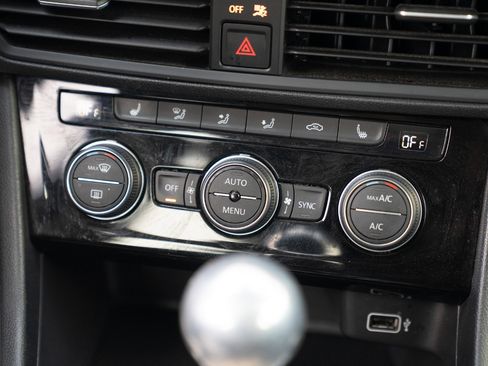 Used 2019 Volkswagen Jetta SEL image 30