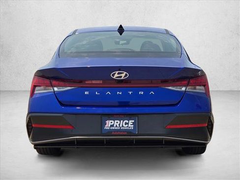 Used 2025 Hyundai Elantra SEL FWD image 7