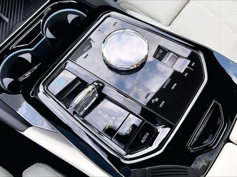 Certified 2025 BMW i5 M60 w/ Executive Package image 37