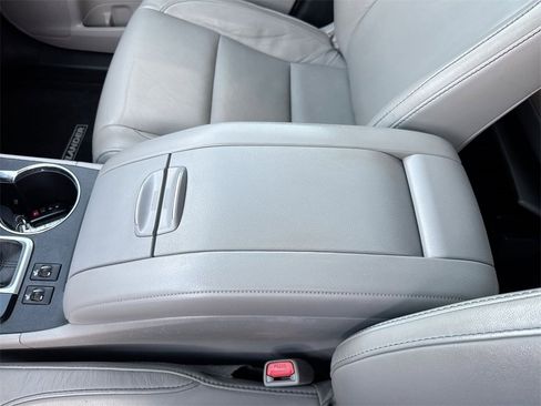 Used 2017 Toyota Highlander XLE image 24