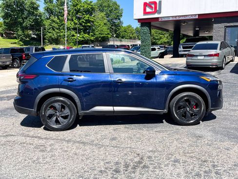 Used 2024 Nissan Rogue SV FWD image 4