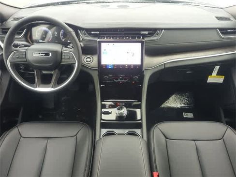 New 2025 Jeep Grand Cherokee Limited image 15