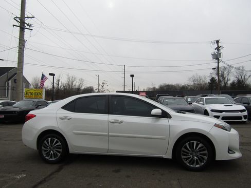 Used 2019 Toyota Corolla XLE image 8