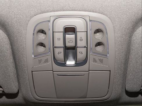 Used 2020 Hyundai Santa Fe SEL w/ Convenience + Premium Package image 18