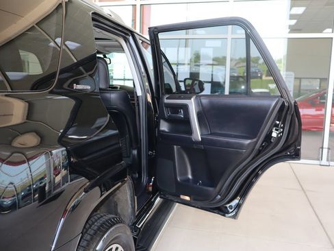 Used 2017 Toyota 4Runner Limited AWD/4WD image 37
