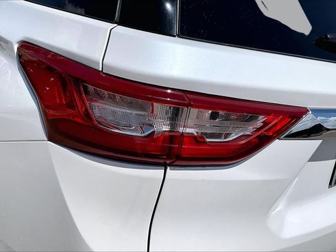 Used 2019 Chevrolet Traverse High Country AWD/4WD image 32