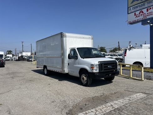 Used 2022 Ford E-350 and Econoline 350 Super Duty RWD image 1