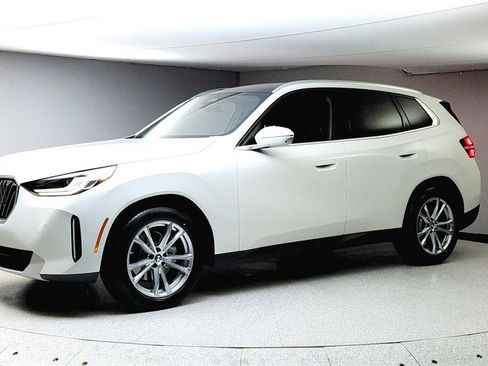 Used 2025 BMW X3 xDrive30i w/ Premium Package image 3