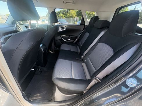 Used 2025 Kia Soul LX w/ LX Technology Package FWD image 23