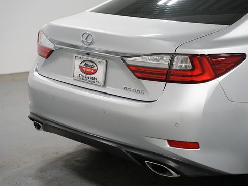 Used 2018 Lexus ES 350 w/ Luxury Package w/Wood Trim FWD image 9