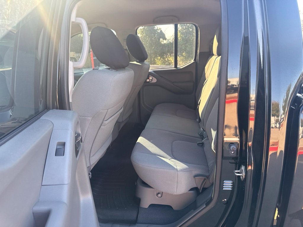 Used 2020 Nissan Frontier SV w/ Midnight Edition Floor Mats RWD image 11