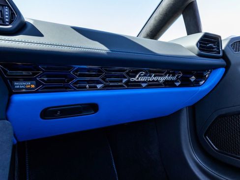 Used 2022 Lamborghini Huracan EVO image 23