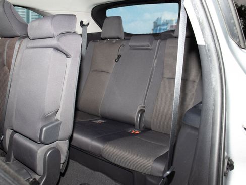 Used 2020 Toyota Highlander L image 18