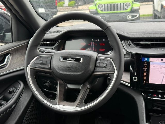 New 2026 Jeep Grand Cherokee Altitude AWD/4WD image 13