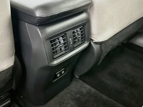 Used 2021 Toyota RAV4 XLE AWD/4WD image 25