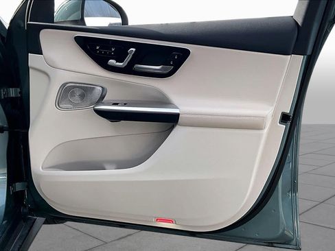 Used 2025 Mercedes-Benz GLC 300 image 23