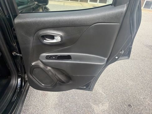 Used 2023 Jeep Renegade Trailhawk AWD/4WD image 19