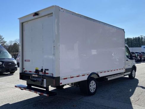 New 2023 Ford E-Transit image 5