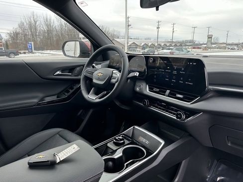 Used 2026 Chevrolet Equinox LT w/ Convenience Package II image 9