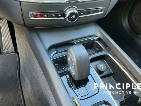 Certified 2025 Volvo XC60 B5 Core image 19