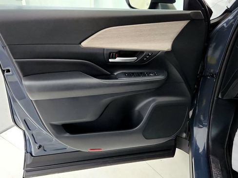 Certified 2024 Toyota Grand Highlander AWD image 23