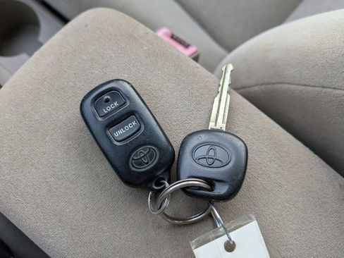 Used 2007 Toyota Corolla LE FWD image 29