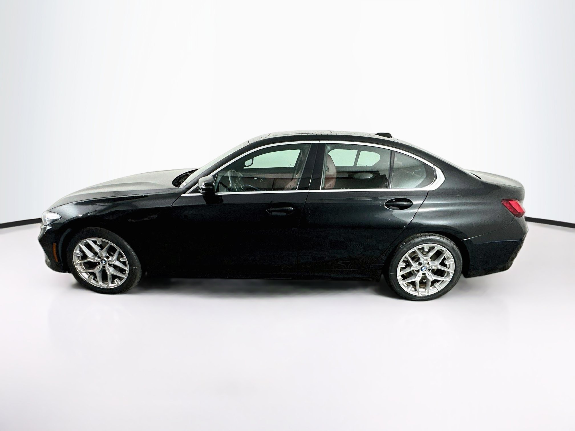 Used 2025 BMW 330i Sedan RWD image 4