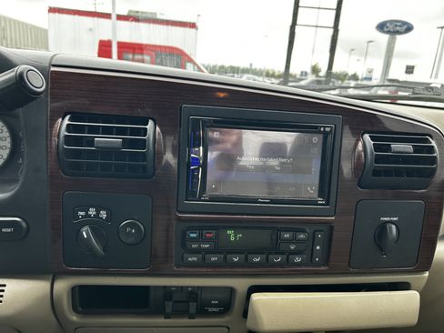 Used 2006 Ford F350 Lariat AWD/4WD image 15