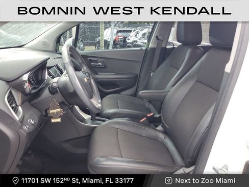 Used 2022 Chevrolet Trax LT w/ LT Convenience Package image 22