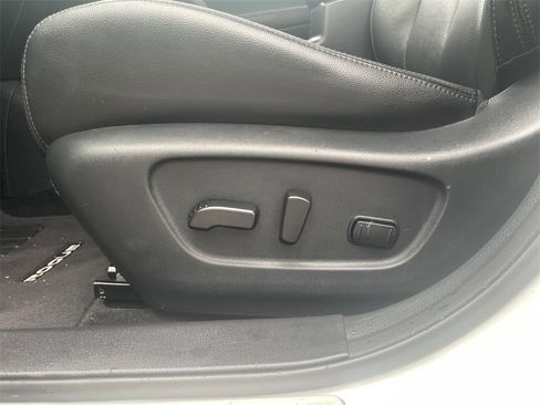 Used 2019 Nissan Rogue SL w/ Premium Package image 39