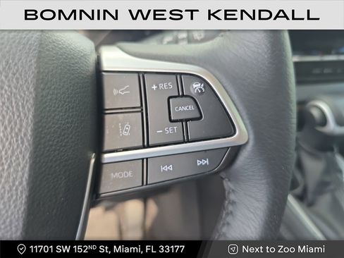 Used 2025 Toyota Sienna XLE image 19