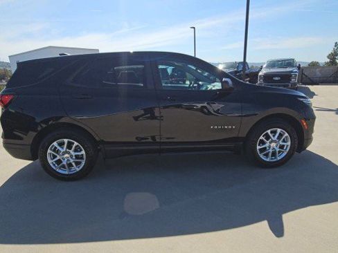 Used 2023 Chevrolet Equinox LS w/ LS Convenience Package FWD image 9