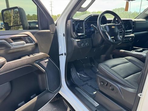 Used 2024 Chevrolet Silverado 2500 LTZ w/ LTZ Premium Package AWD/4WD image 15