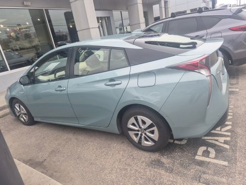 Used 2016 Toyota Prius Four image 16