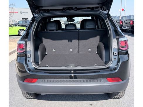 New 2026 Jeep Compass Latitude image 9