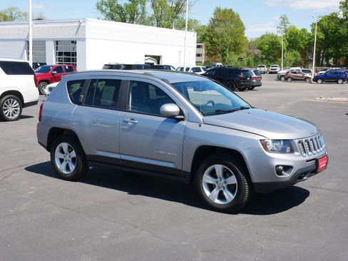 Used 2016 Jeep Compass Latitude w/ All Weather Capability Group AWD/4WD image 2