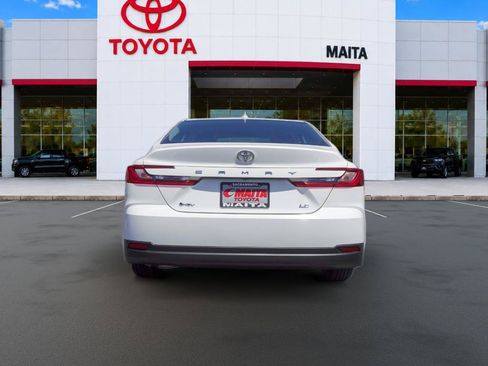 Used 2025 Toyota Camry LE FWD image 5