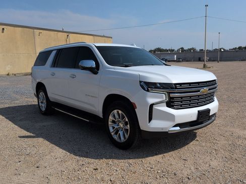 Used 2023 Chevrolet Suburban Premier AWD/4WD image 8