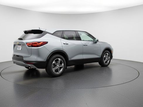 Used 2025 Chevrolet Blazer LT image 9