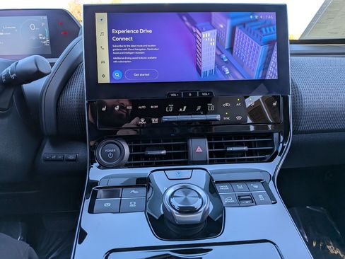 Used 2025 Subaru Solterra Limited w/ Limited Convenience Package image 19