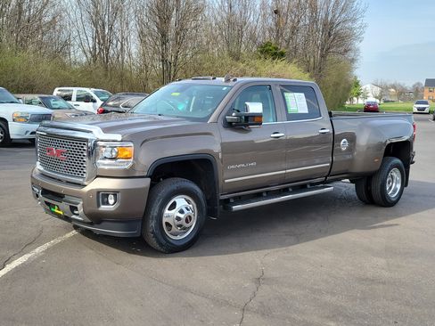 Used 2015 GMC Sierra 3500 Denali w/ Duramax Plus Package image 2