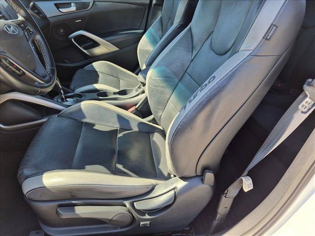 Used 2016 Hyundai Veloster Turbo w/ Option Group 04 FWD image 16