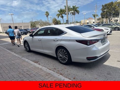 Used 2022 Lexus ES 300h Ultra Luxury w/ Accessory Package image 9