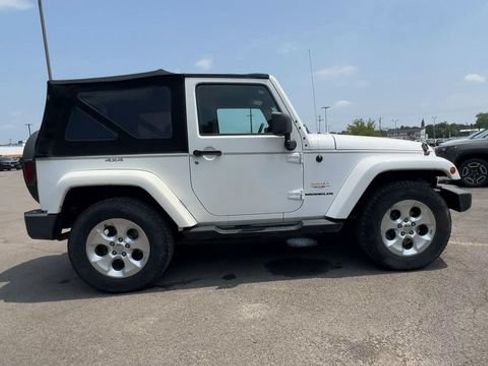 Used 2013 Jeep Wrangler Sahara w/ Connectivity Group AWD/4WD image 9