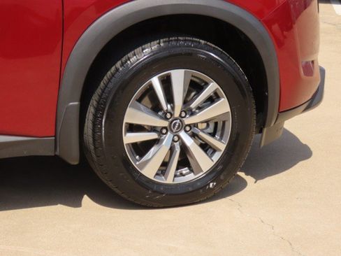 Used 2024 Nissan Pathfinder SL w/ Black Appearance Package FWD image 6