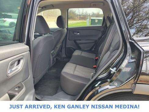 Used 2025 Nissan Rogue SV image 15