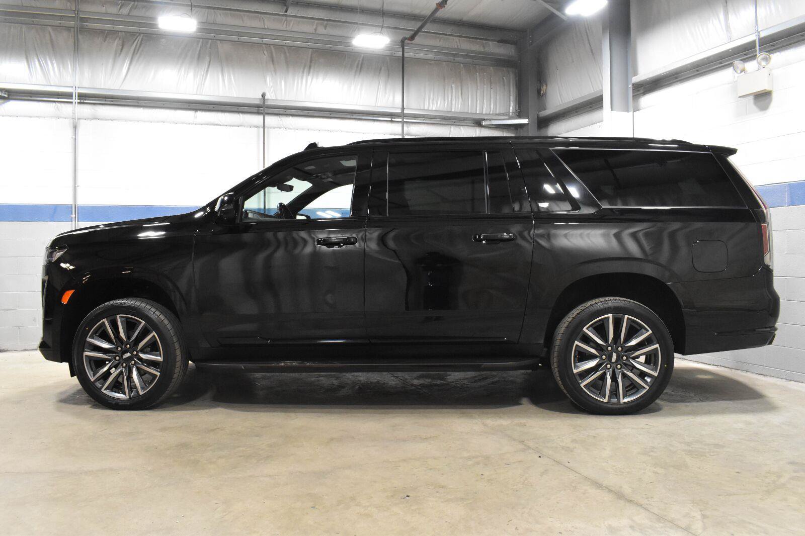 Used 2022 Cadillac Escalade ESV Sport w/ Touring Package AWD/4WD image 23
