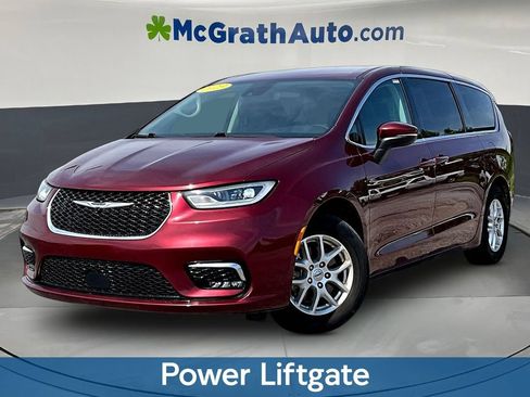 Used 2023 Chrysler Pacifica Touring-L FWD image 3