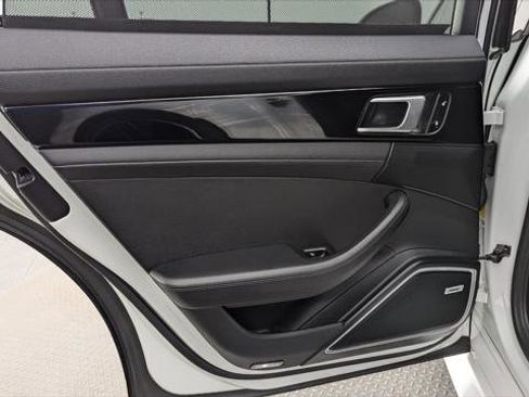 Used 2018 Porsche Panamera 4S image 16