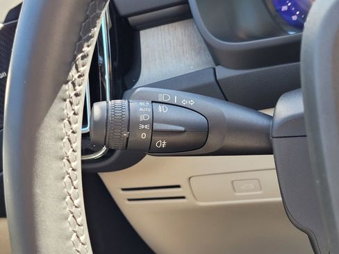 Used 2024 Volvo XC40 B5 Ultimate w/ Climate Package image 22